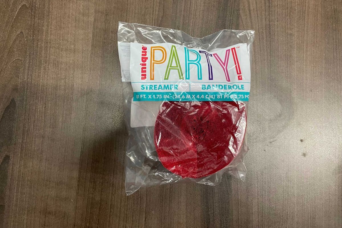 Streamer Red Crepe (81ft)