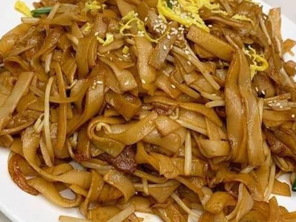 Stir Fried Rice Noodle w/ Beef 80