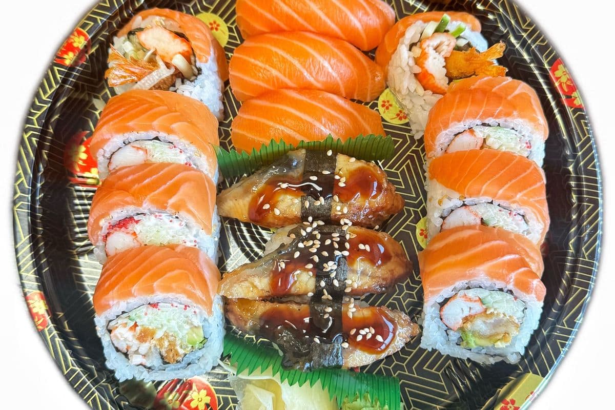 PC14. (14pcs)Red Dragon Roll (8 pcs), Eel Sushi (3 pcs), and Salmon Sushi (3 pcs)