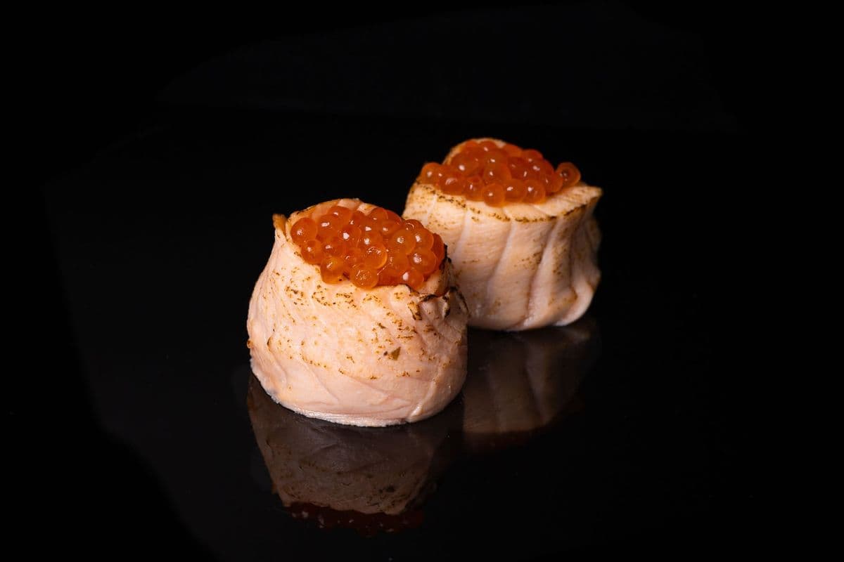 Oyakomaki salmon/caviar (2pcs)