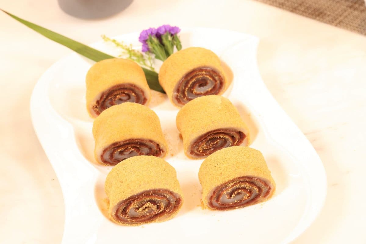220. Rice Roll with Red Bean Paste (3 pcs) - 驴打滚