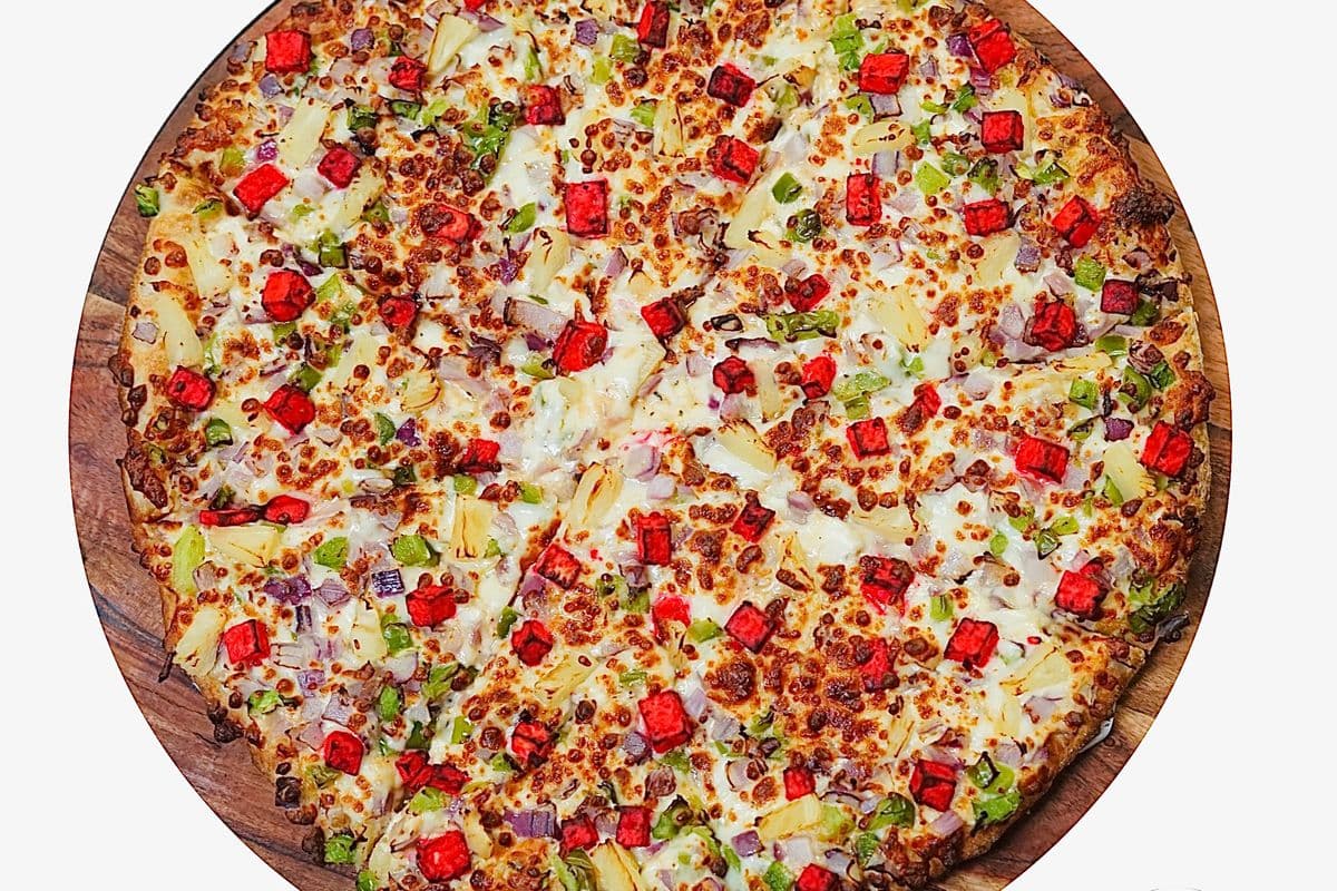 Large b-town paneer pizza