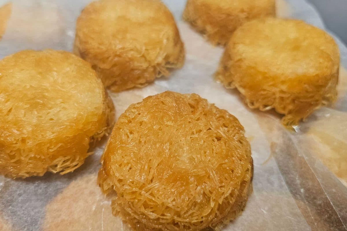 Konafa pite stuffed cream
