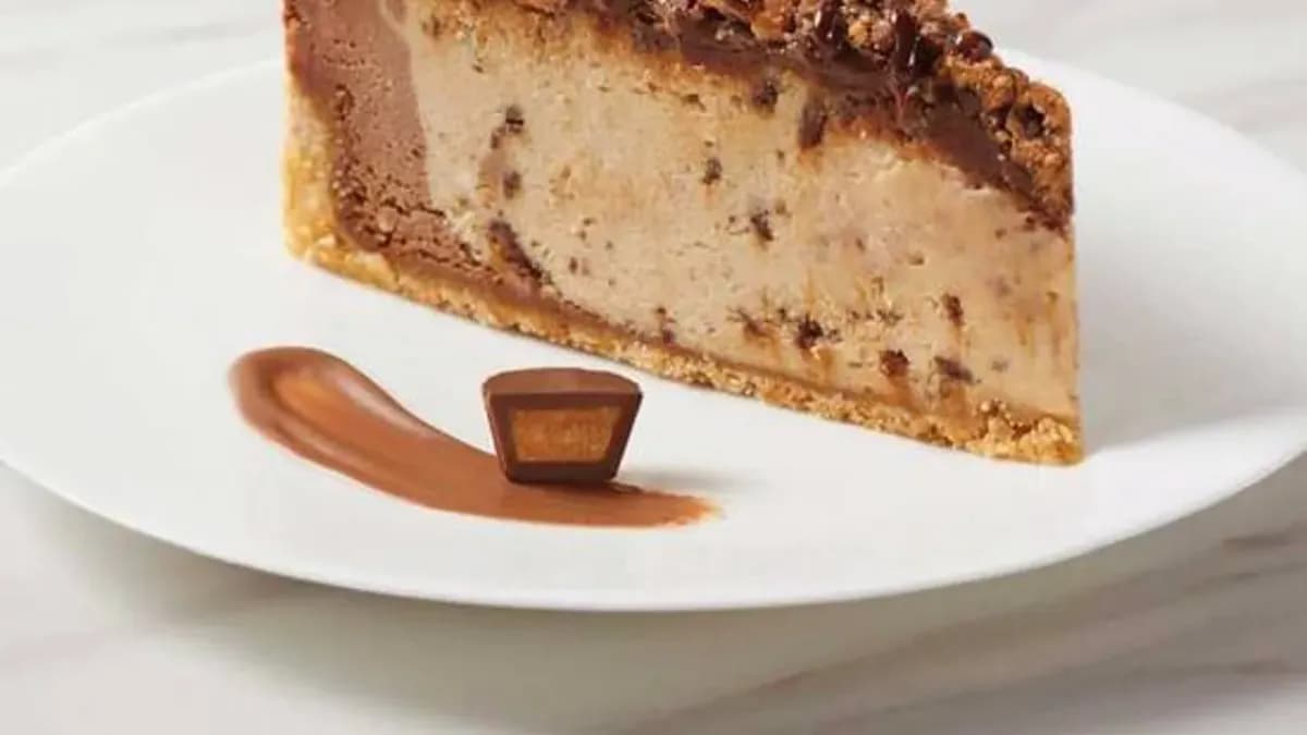 Reese’s Peanut Butter Chocolate Cheesecake 