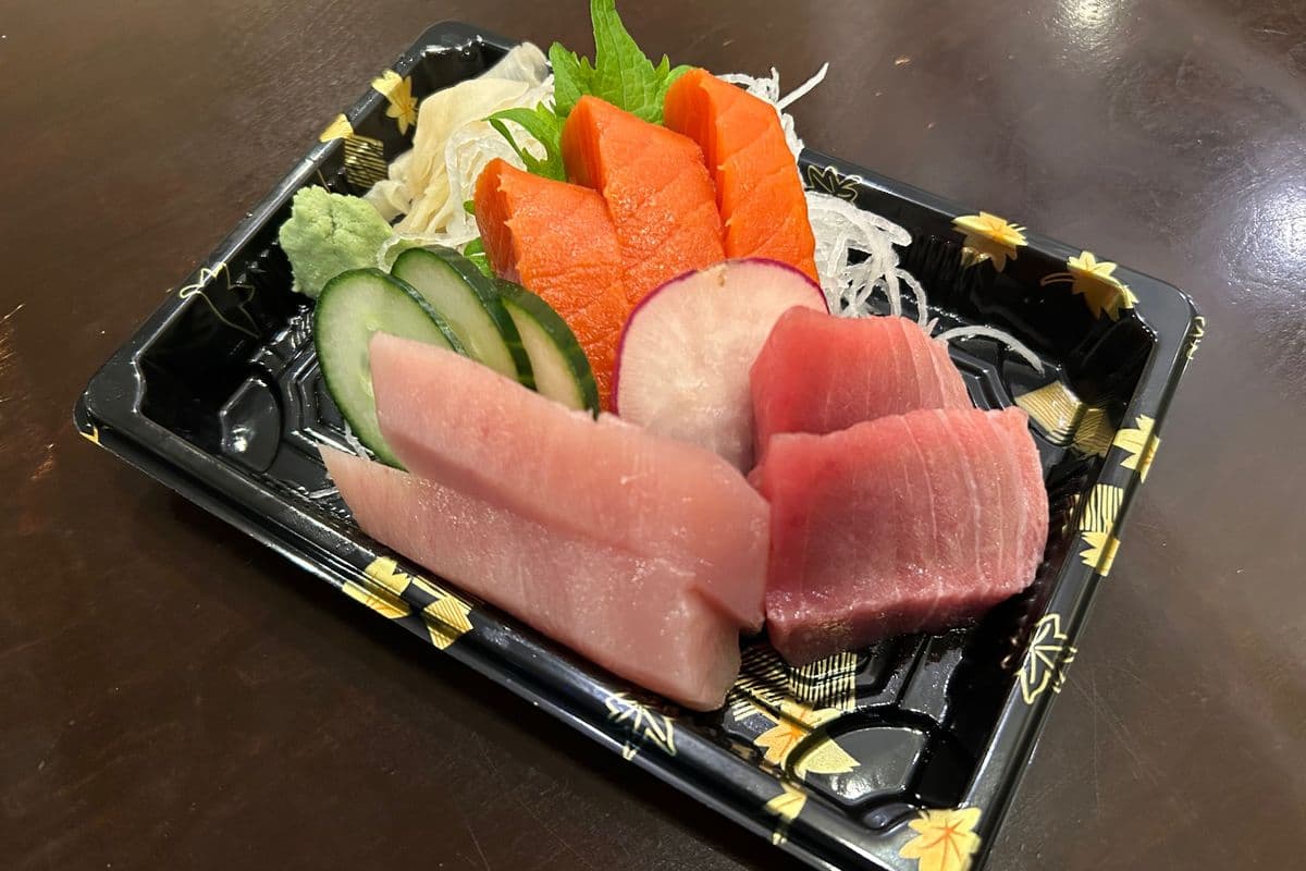 Sockeye and Tuna Sashimi (7 Pcs)