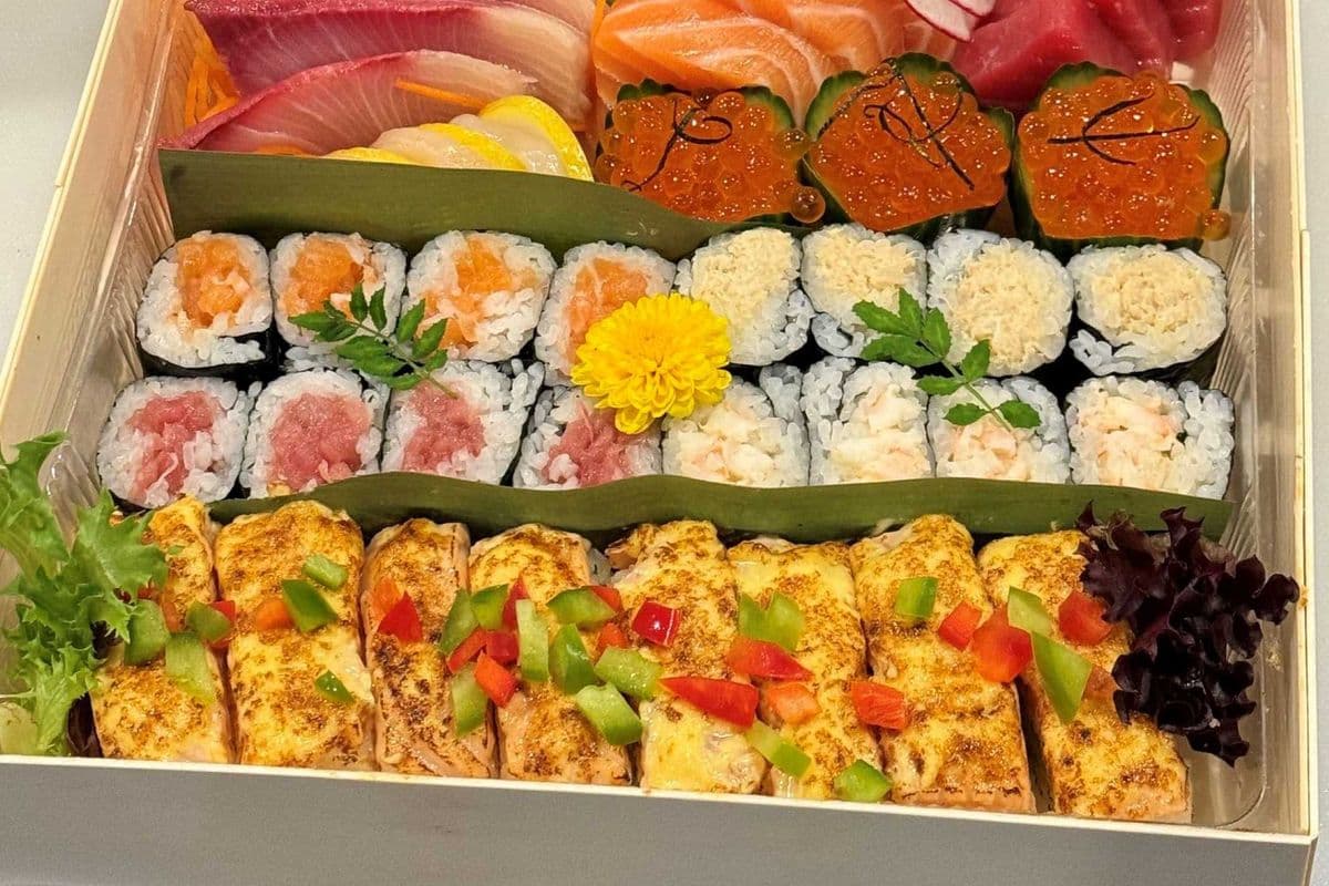 T1. Premium Mix Party Tray A 44pcs
