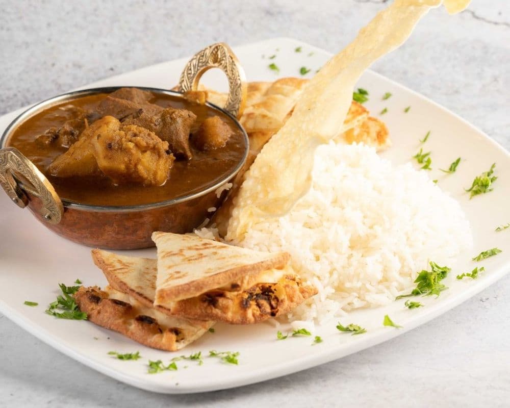 Spicy Lamb Masala With Rice & Naan