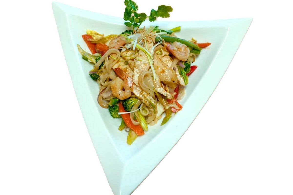 Phở Stir Fry with Chicken and Shrimp