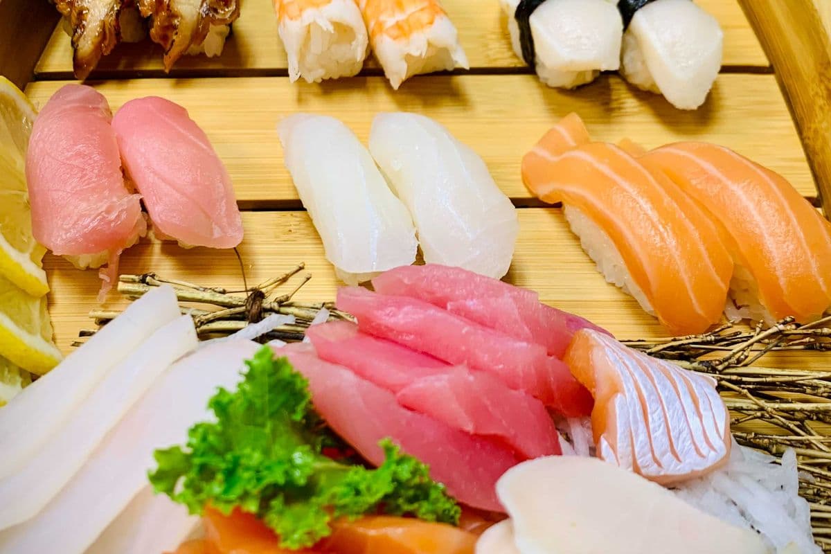 B06 Sashimi, Sushi and Roll Small (42 pcs)