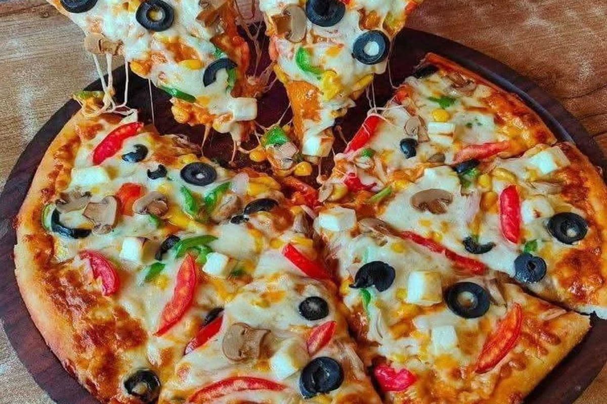20. 10" Small Desi Vegetarian Pizza