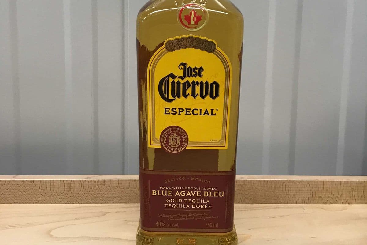 Jose Cuervo Especial Gold Tequila (1 x 750 ml)