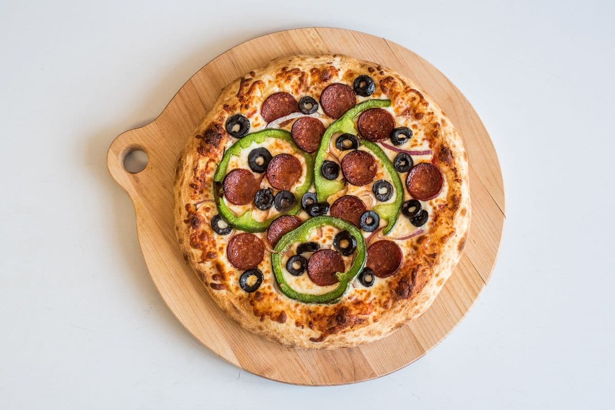 1 Pizza Spécial Sema (18") / 1 Sema Special Pizza (18")
