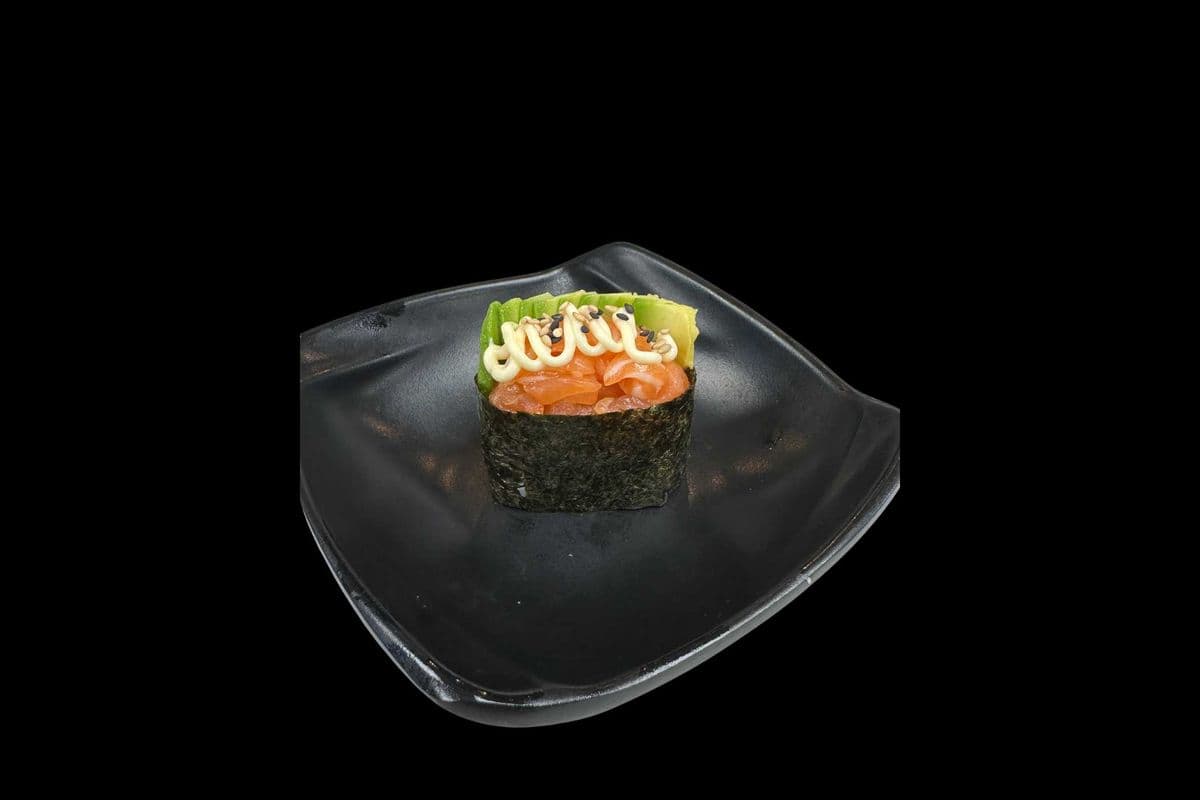 Salmon & Avocado Gunkan (1 pcs)
