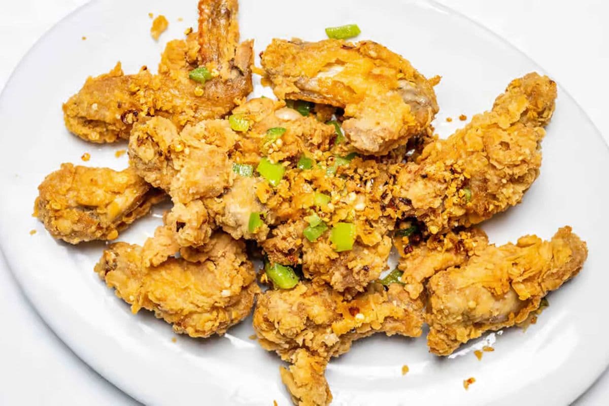9. Hot-and-Spicy Chicken Wings (10 pcs)