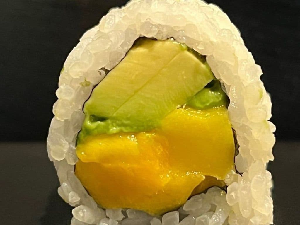 Mango Avo Roll