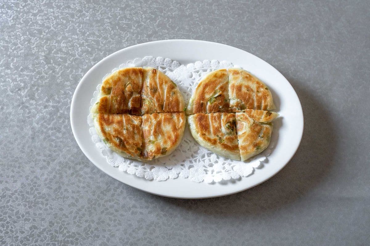 434. Stuffed Green Onion Cakes 蔥油餅
