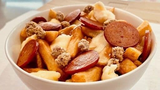 Petite Poutine Boeuf Haché et Saucisse / Small Poutine Ground Beef and Sausage