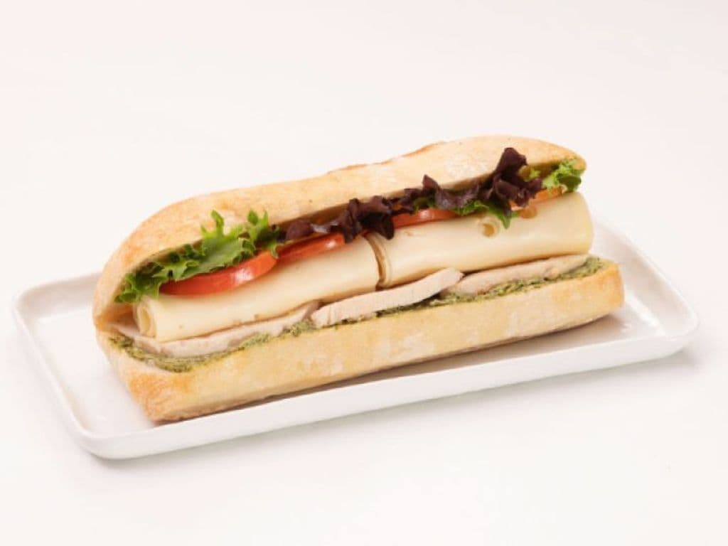 Poulet pesto & fromage suisse / Chicken pesto & swiss cheese