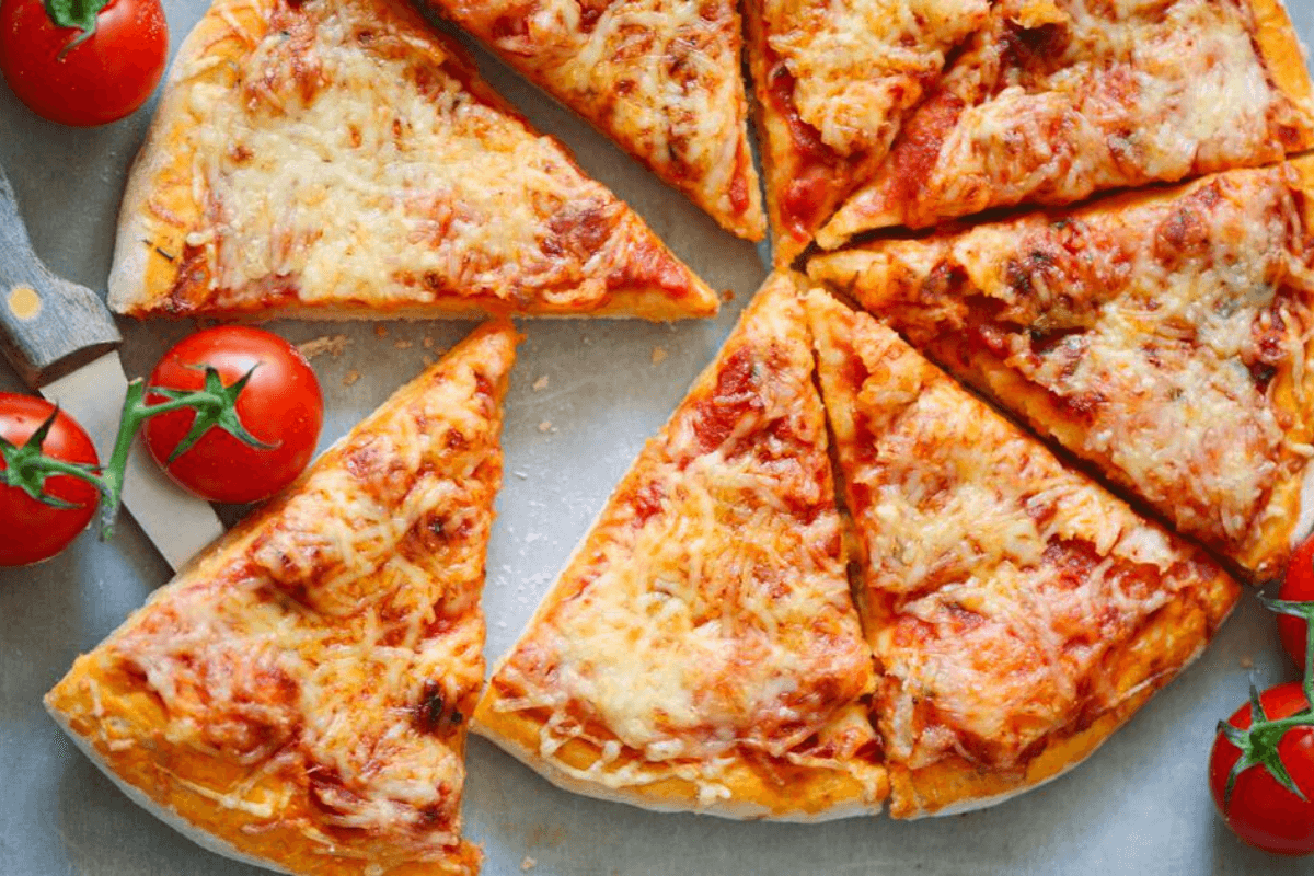 Pizza au Fromage / Cheese Pizza