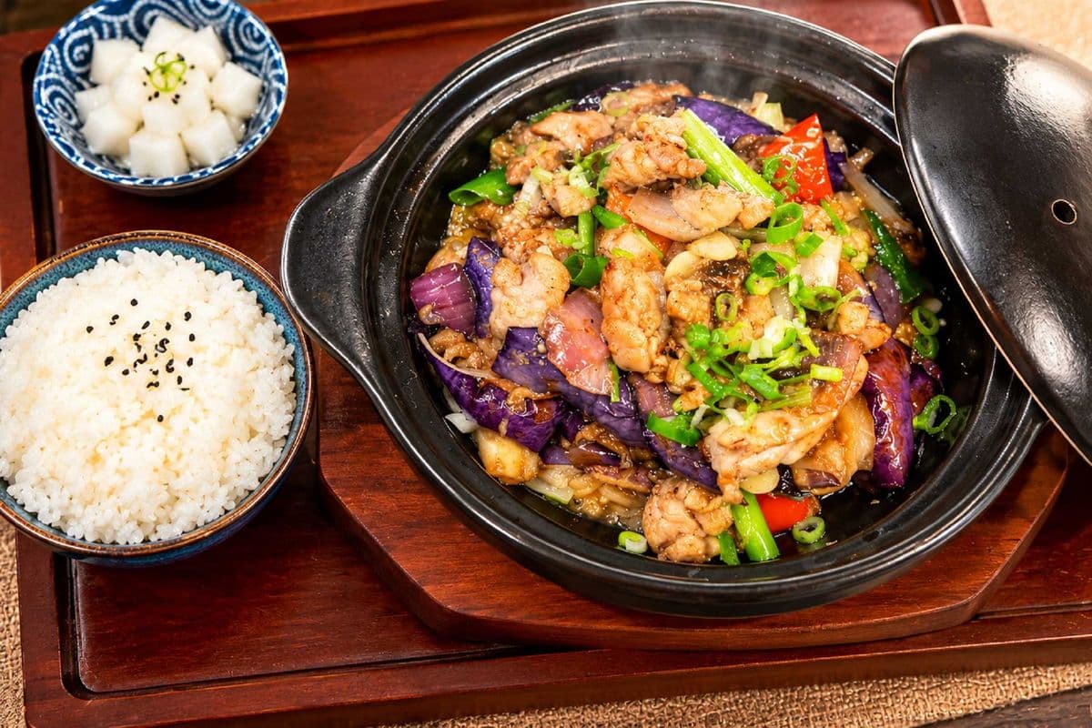 61. Salted Fish Chicken eggplant with rice 梅香咸魚雞肉茄子煲