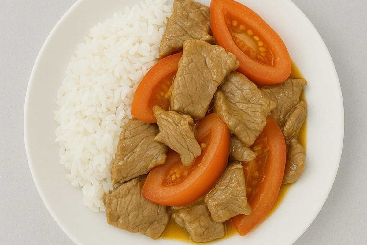 R10. Beef and Tomato on Steamed Rice - 番茄牛肉飯