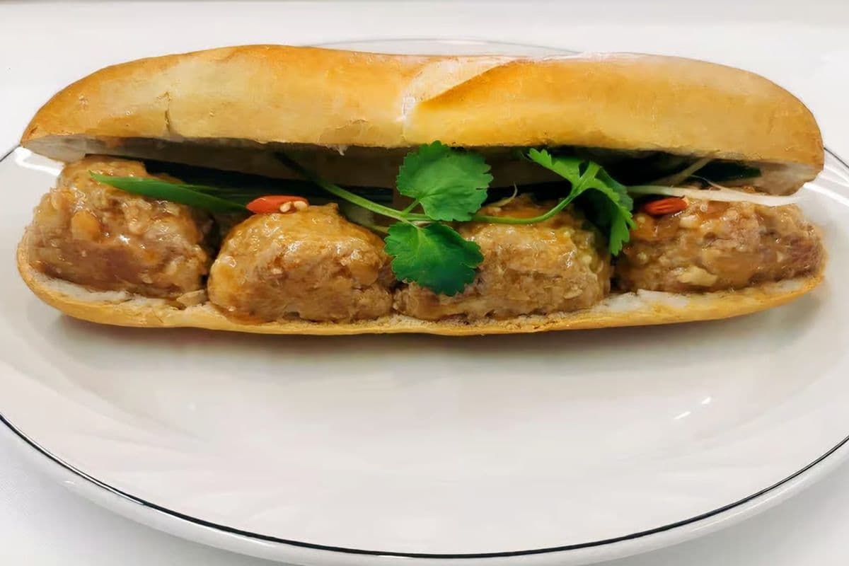 # 4 Banh mi aux Boulettes de Porc / Pork Ball's Banh Mi