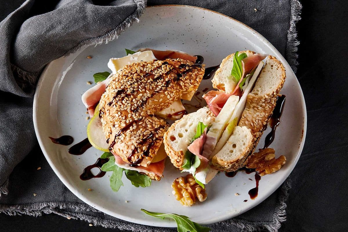 Sandwich Brie Poire et Prosciutto / Brie Pear and Prosciutto Sandwich