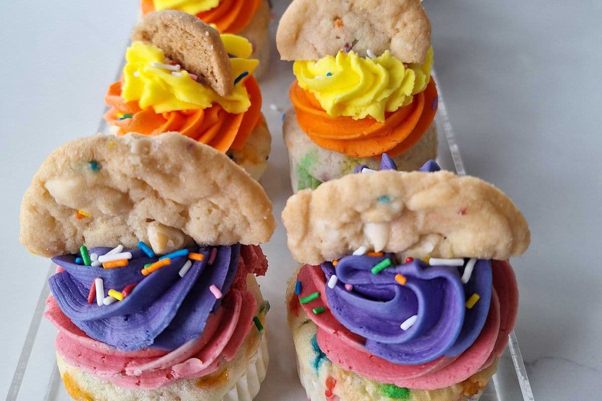 Birthday Cake Cupcakes ( 6 Pcs)