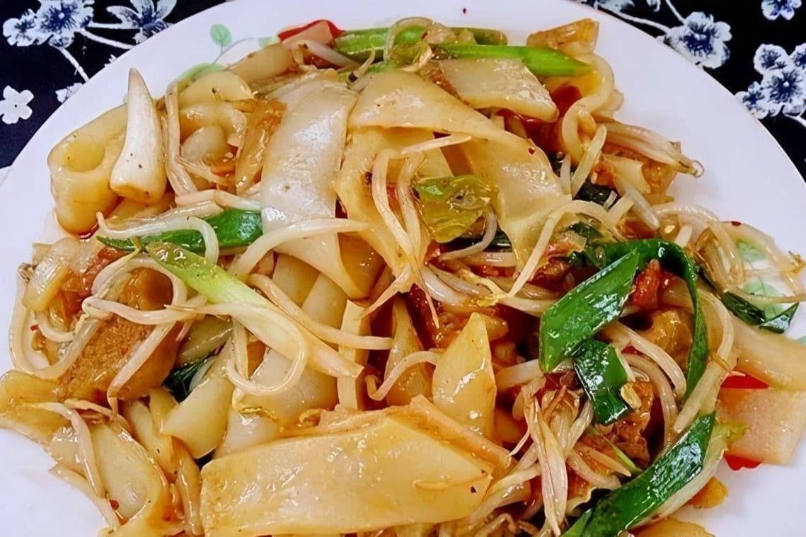 Stir-Fried Cold Noodle with Beef(Party Tray) 牛肉炒凉皮(聚会餐)