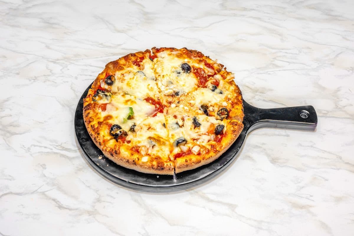 Large Cafe Med Pizza