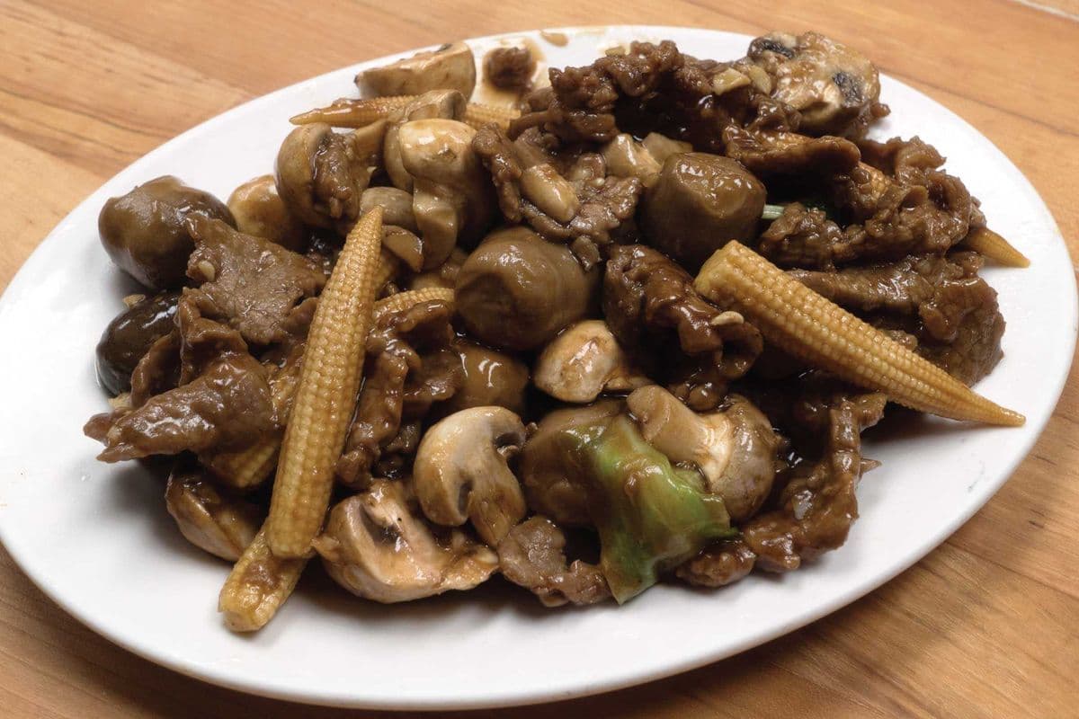 41. Beef with Two Kinds of Mushrooms and Baby Corn 双菇牛片