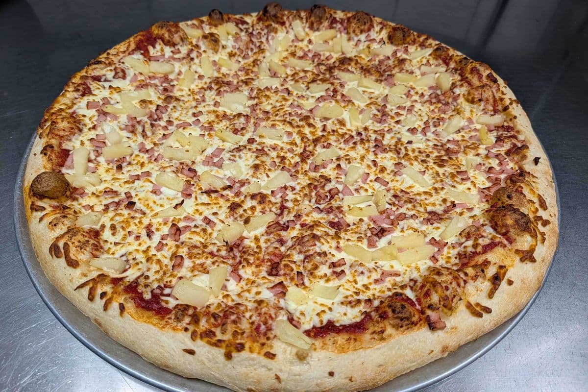Medium Hawaiian Pizza