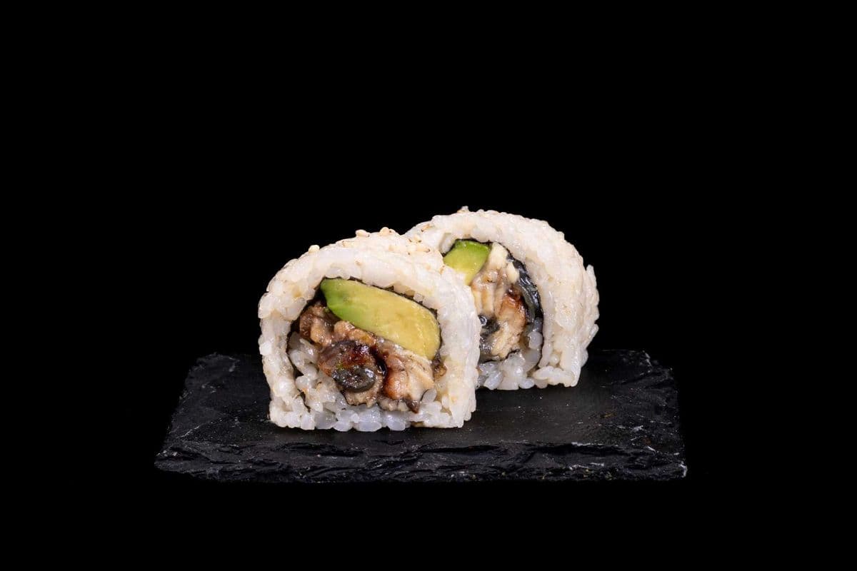 C16. Unagi Avocado Roll (8pcs)