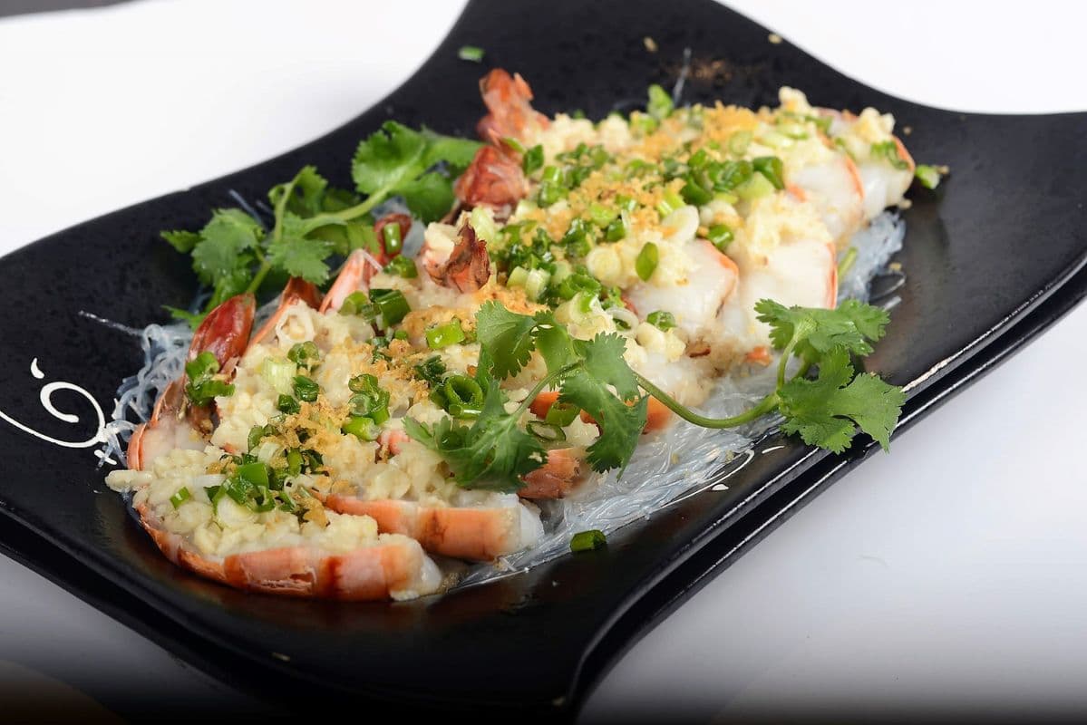121. Fresh Garlic Steamed Tiger Prawns