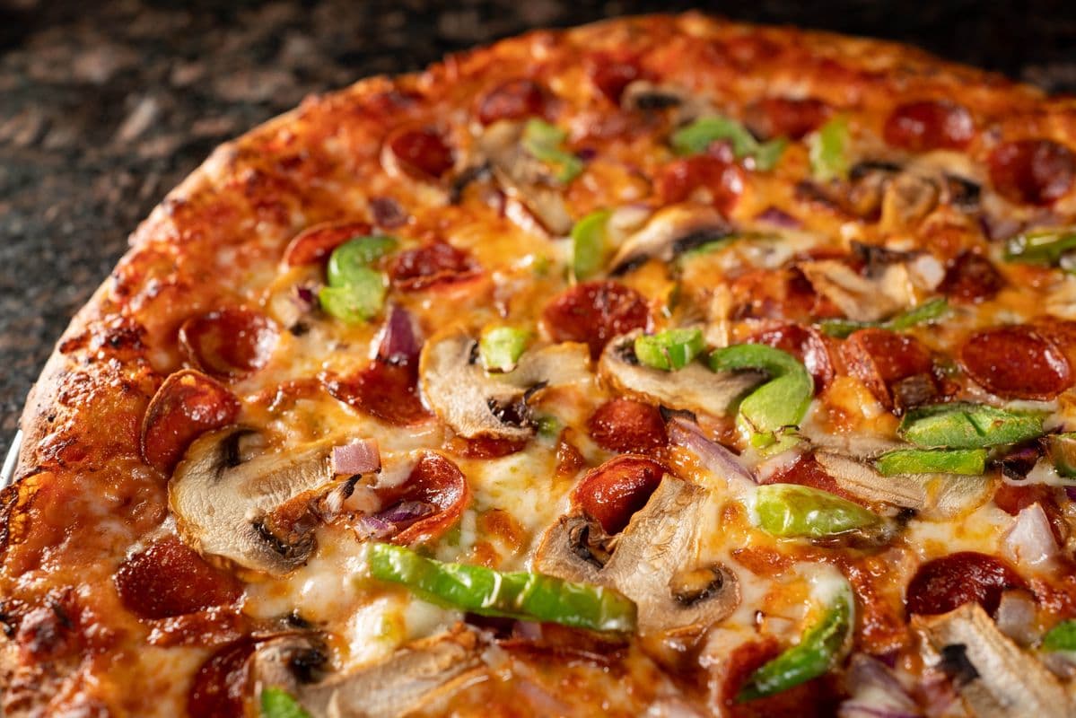 Medium Deluxe Pizza