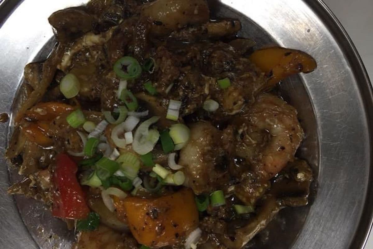 Shrimp in Black Bean Sauce (12 shrimps, black bean sauce, baby corn, mushrooms, red, yellow and green pepper, eggs and green onion )