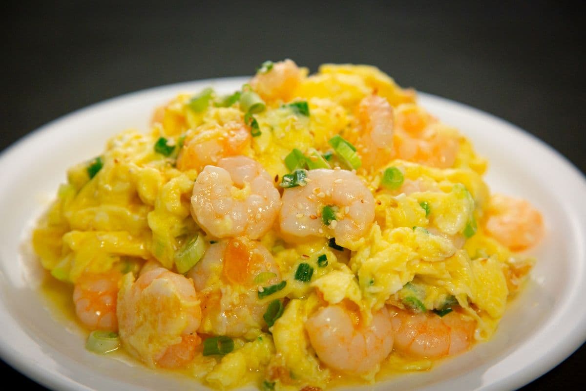 T3. Scramble Eggs with Tomato Sauce
