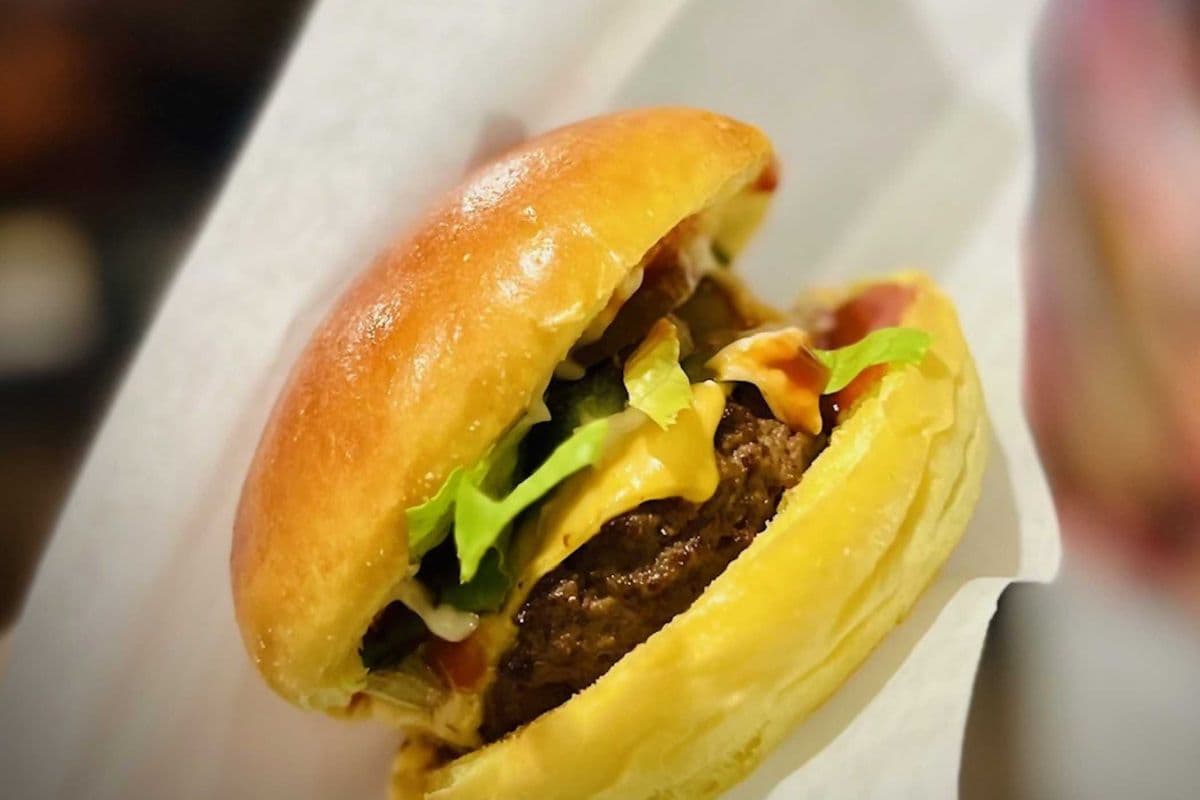 Tastee Jerk Burger (4 oz)