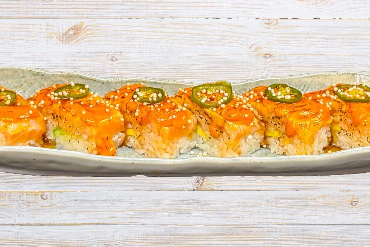 Buldak Salmon Oshi Roll
