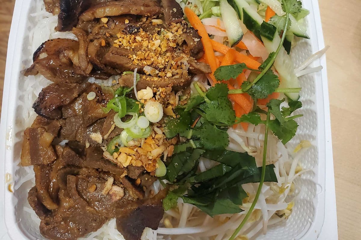 16. Grilled Pork Vermicelli - Bún Thịt nướng
