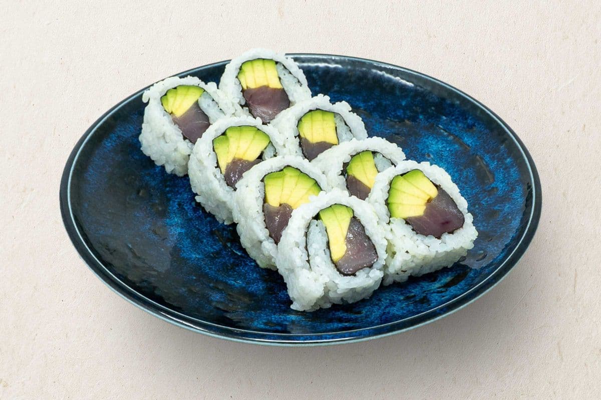 Tuna Avo Roll (8pcs)