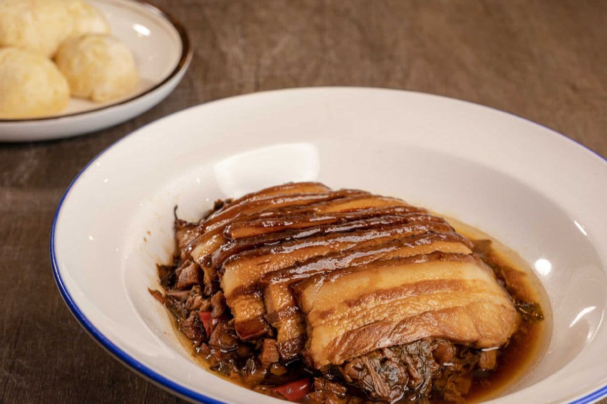 Steamed Pork with Salty Cabbage 梅菜扣肉(跟窝窝头)