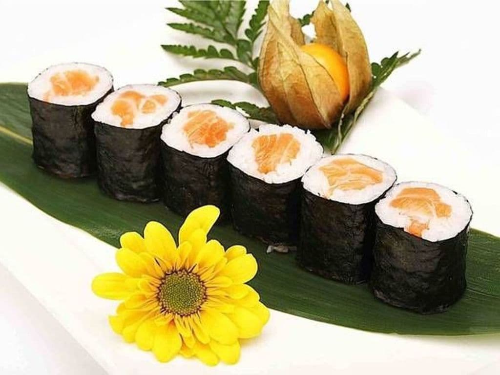 Salmon Roll (6pcs)