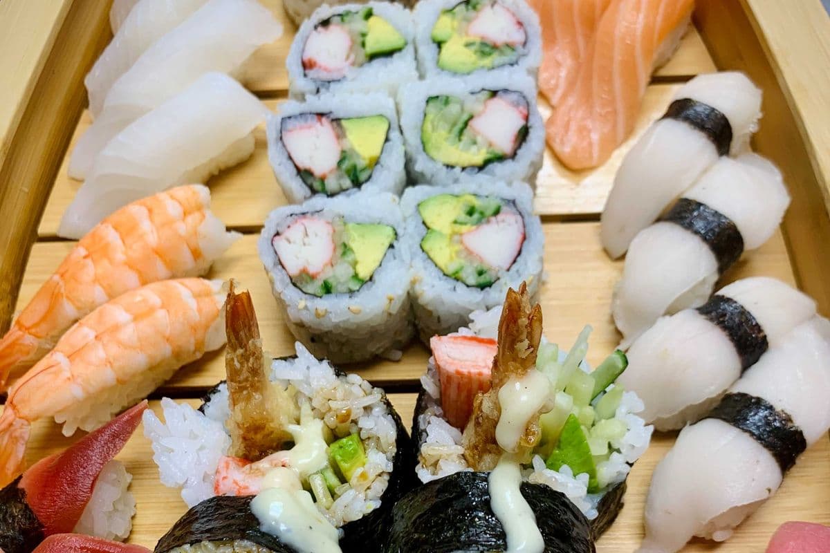 B03 Sushi & Roll Small (38 pcs)