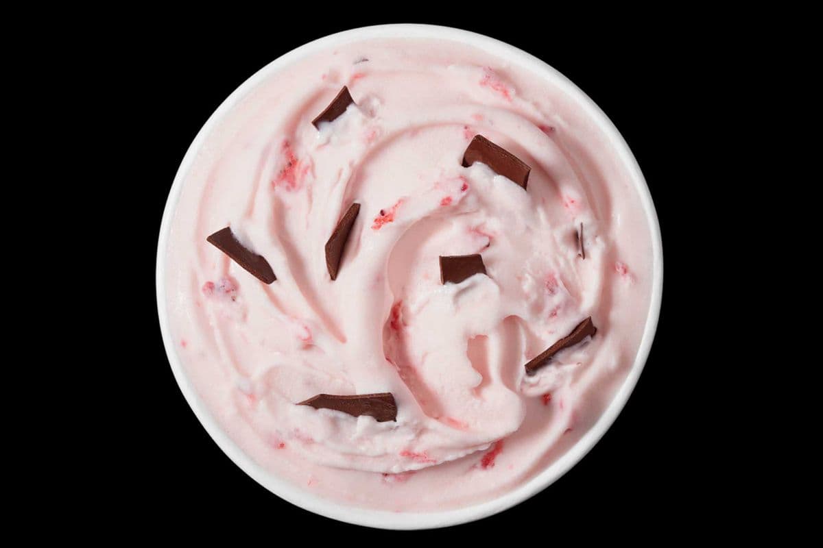 Choco Dipped Strawberry Blizzard® Treat: