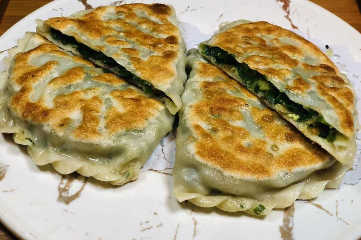 118. Pan-Fried Leek Dumplings - 韭菜盒子 (2 pcs)