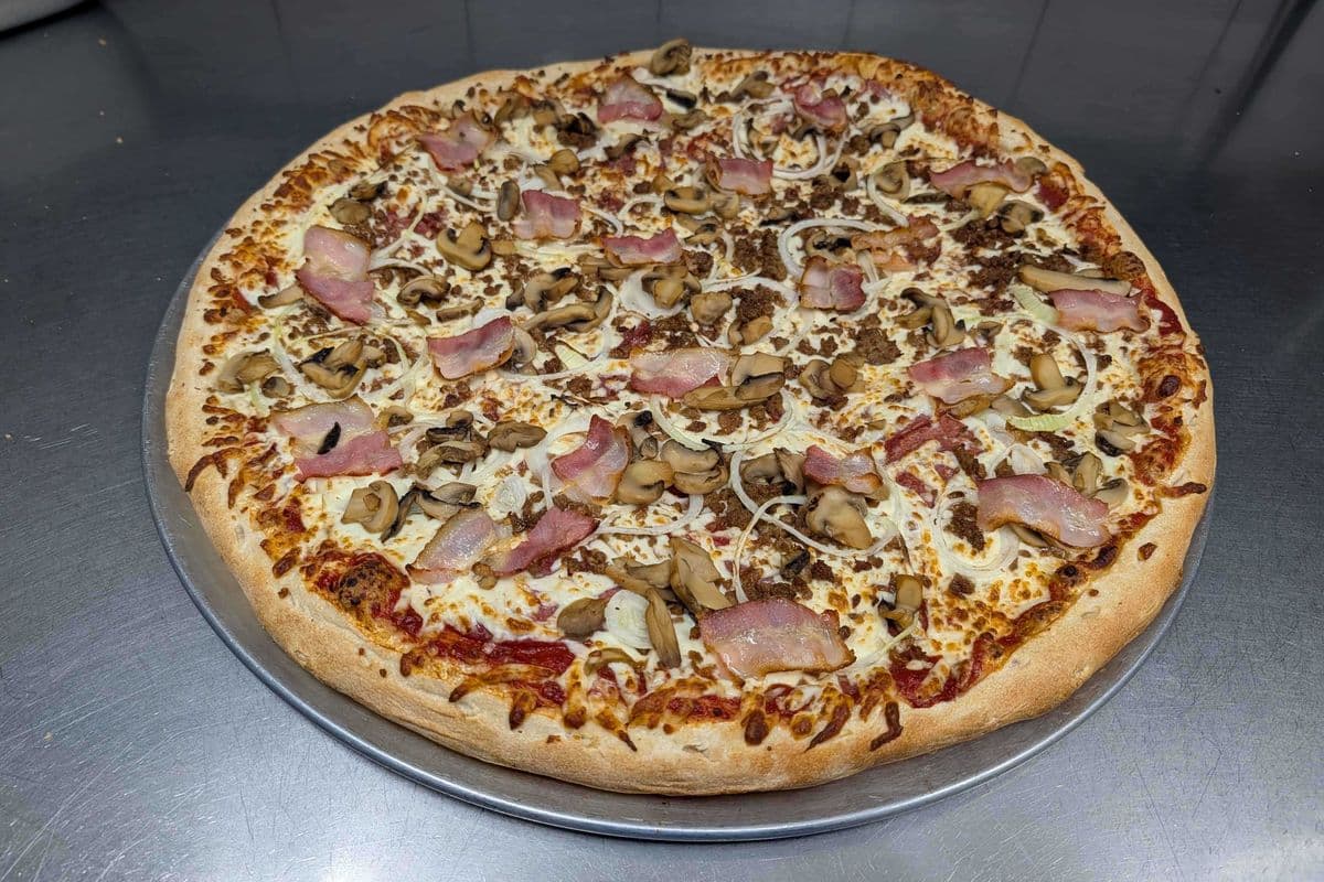 Medium Steve Pizza