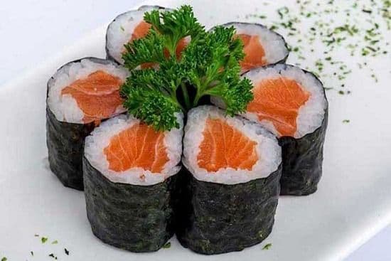 Fresh Salmon Maki (6 pcs)