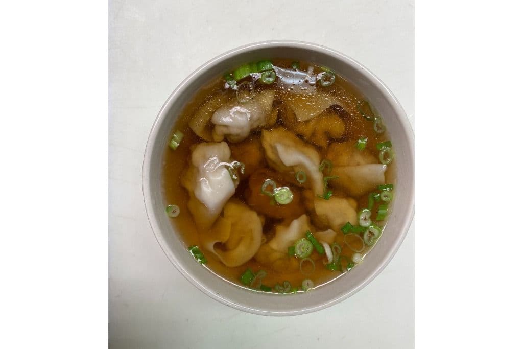 Small Wonton Soup (6 Pieces) and green onion (20 oz)