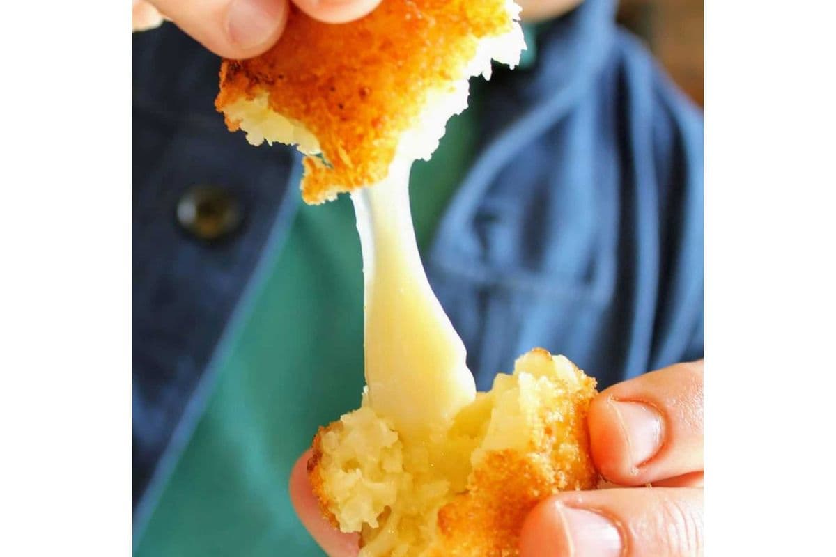 6 Mozzarella Arancini and 1 Dipping Sauce